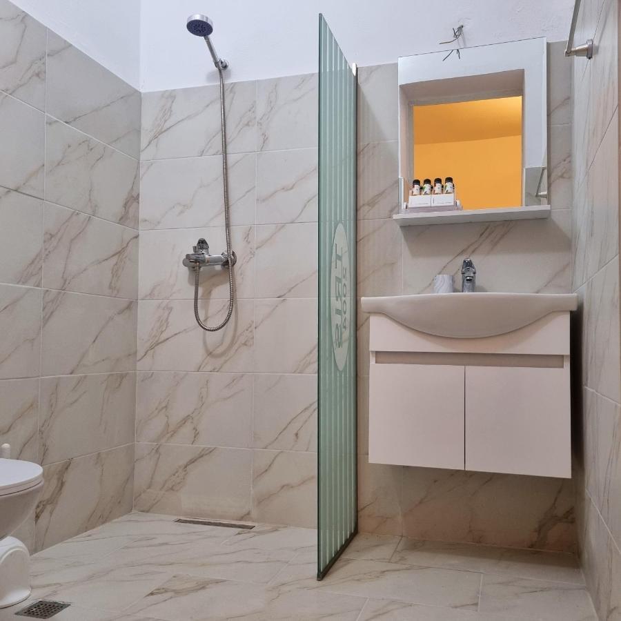 Green Villa Вльора Екстер'єр фото